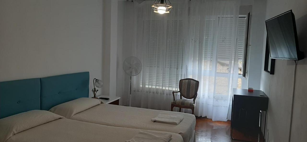 Alojamiento Casa Leon Santoña Buitenkant foto
