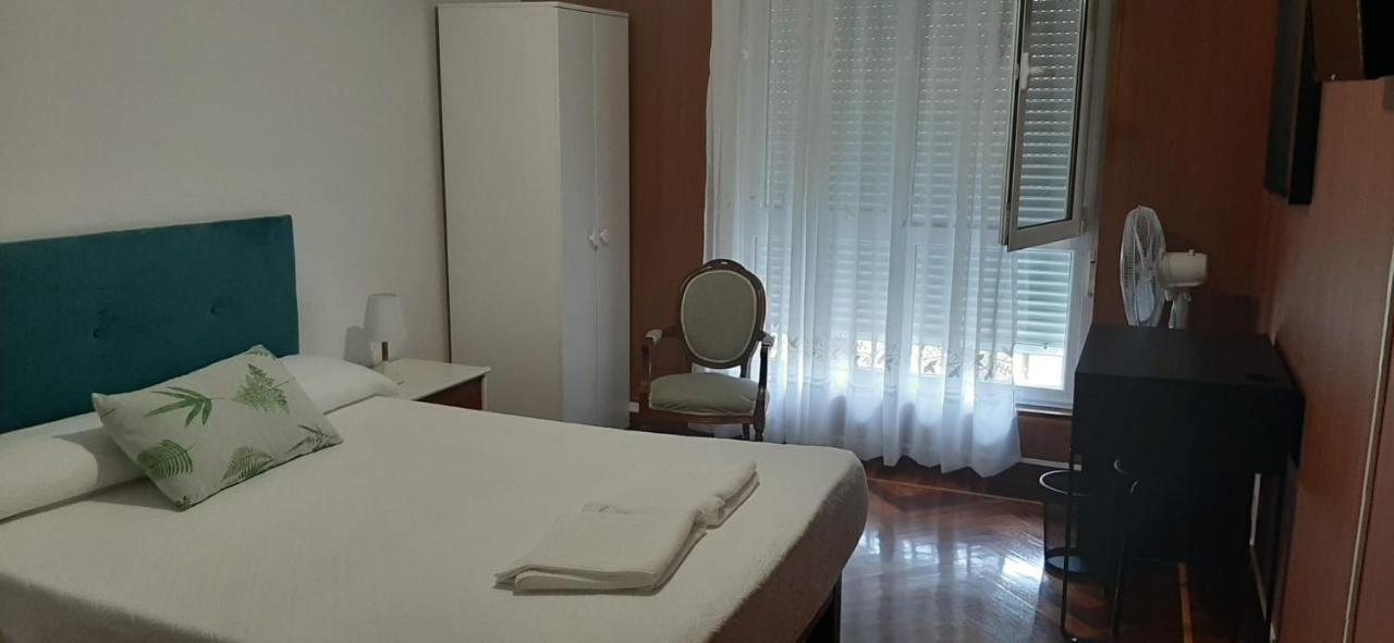 Alojamiento Casa Leon Santoña Buitenkant foto